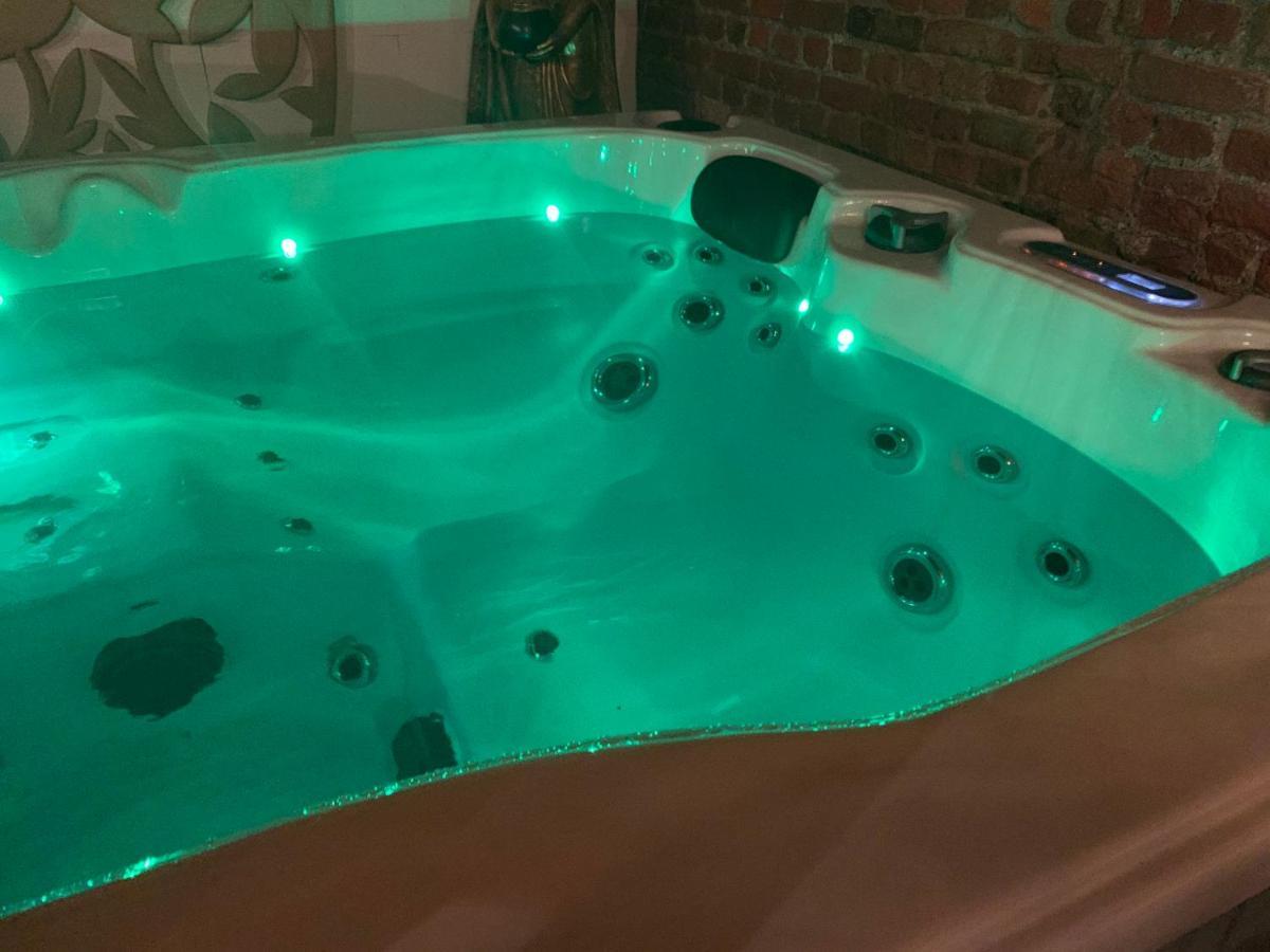 Nice And Cosy Place With Jacuzzi And Sauna To Relax In The Centre Of Anvers Exterior foto